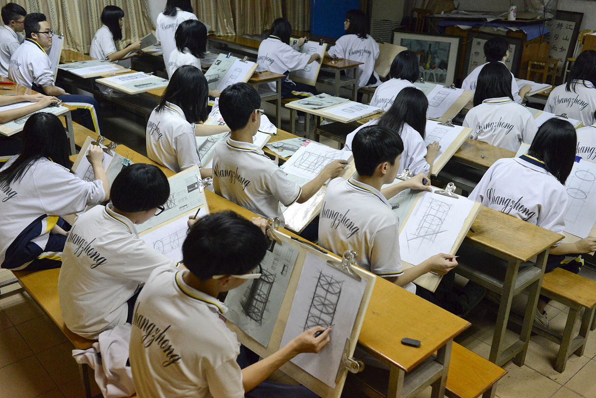 云南红河县初中生学高铁要读几年？值得吗？