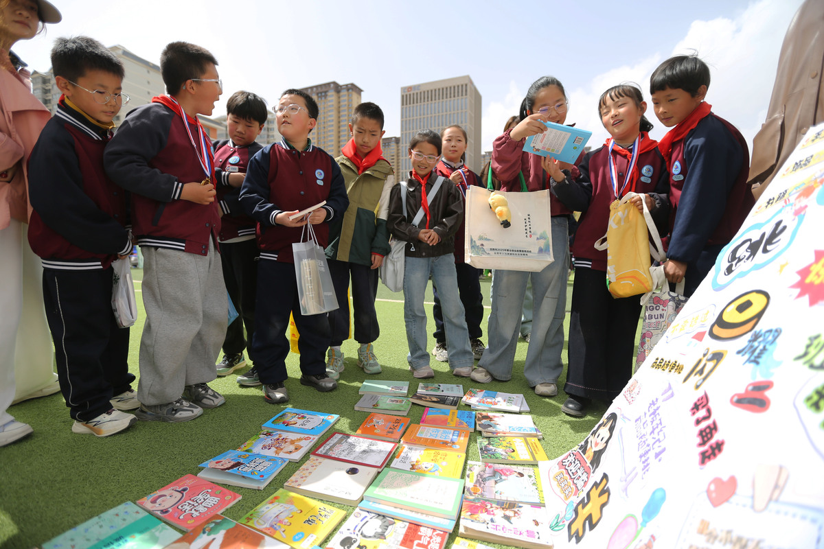 2026年4月23日,甘肃定西,安定区第一实验小学的学生在