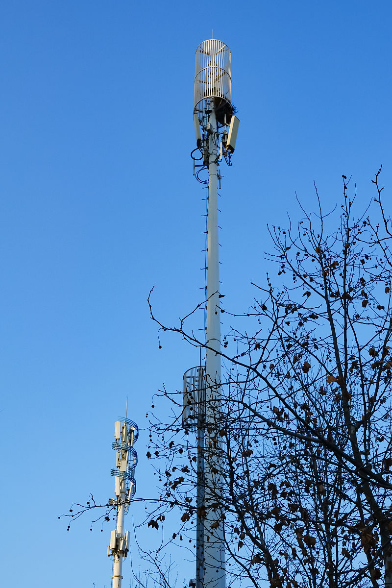 5G 接收塔与居民区安全距离：500 米及更多？