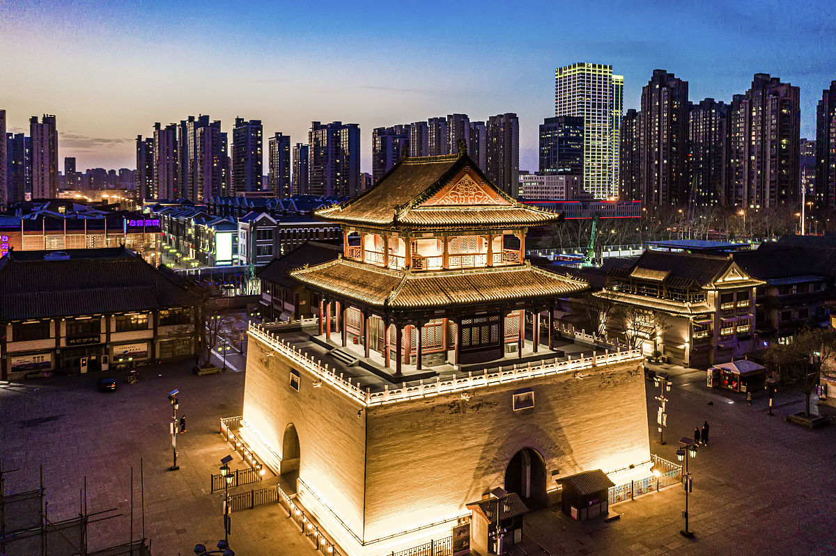 2021年2月20日,天津,鼓楼夜景.