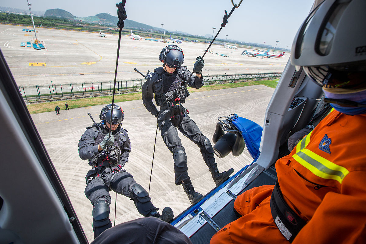 克服恐惧的紧急着陆：一位飞行员的决心