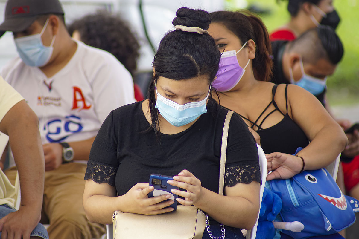 当地时间2021年9月9日,萨尔瓦多首都圣萨尔瓦多,当地民众开始使用比特