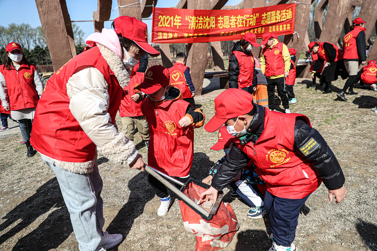 小学语文教学中学生阅读能力的培养研究	1一、 引言	1二、 理论概述	2一 阅读的方法	2二 阅读的意义	2三、 当下小学生语文阅读能力存在的问题分析	2一 不良的阅读习惯	3二 不良的教学观念	3四、 语文教学中学生阅读能力培养的策略	4一 从理解出发增强阅读理解能力	4二 从鉴赏出发增强阅读鉴赏能力	4三 从技能出发增强阅读技巧能力	5结语	6参考文献	6根据以上论文题目和大纲写一个论文摘要