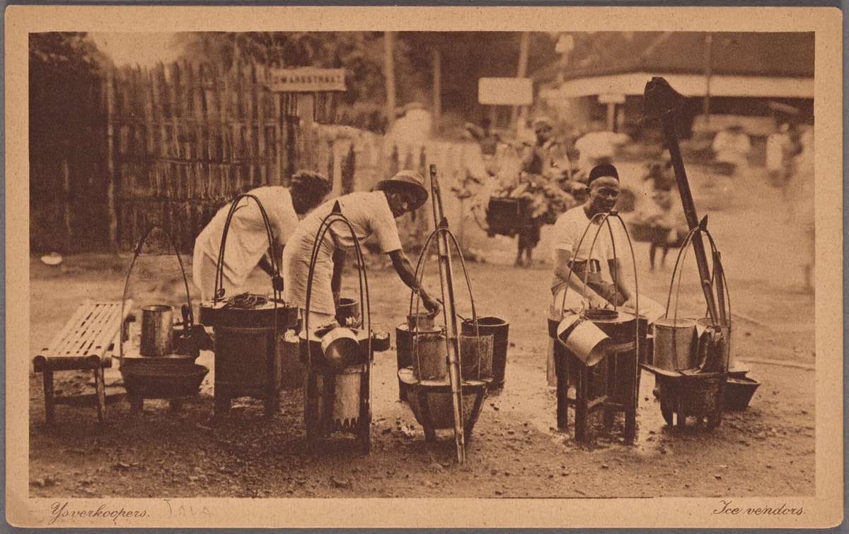 手推磨产生的是封建主为首的社会蒸汽磨产生的是工业资本家为首的社会。这