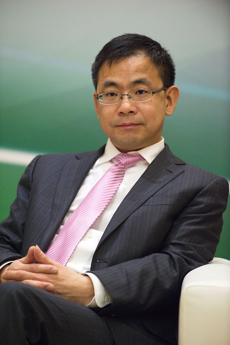 写一篇短文讲述王德令在宏源证券有限公司的故事