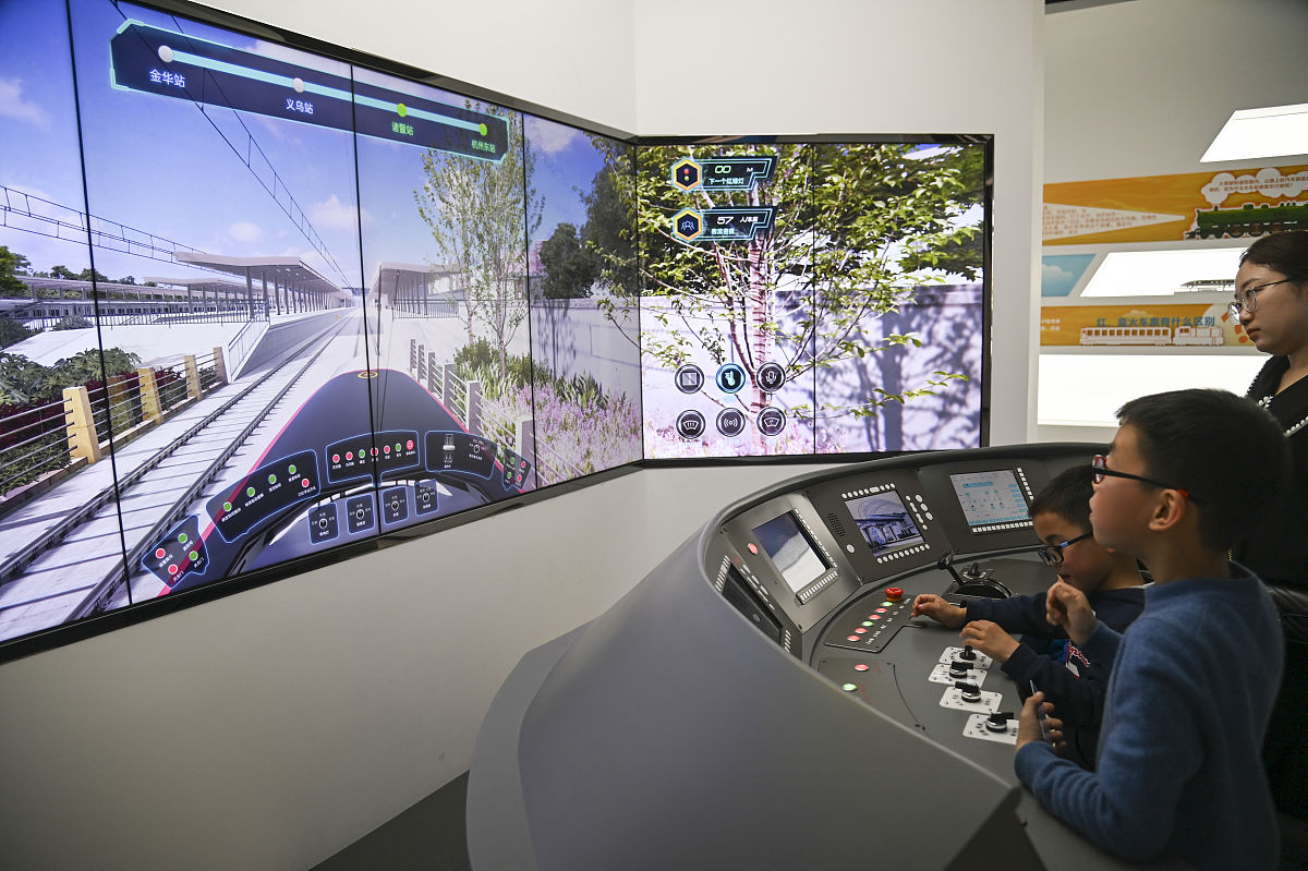 铁路运输调度管理系统应用研究：以中国铁路为例