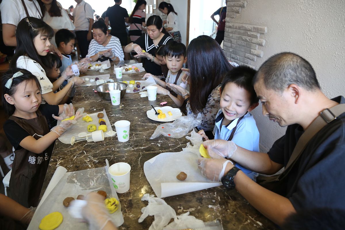 家长学校亲子活动记录：手工制作、烘焙、心理健康等