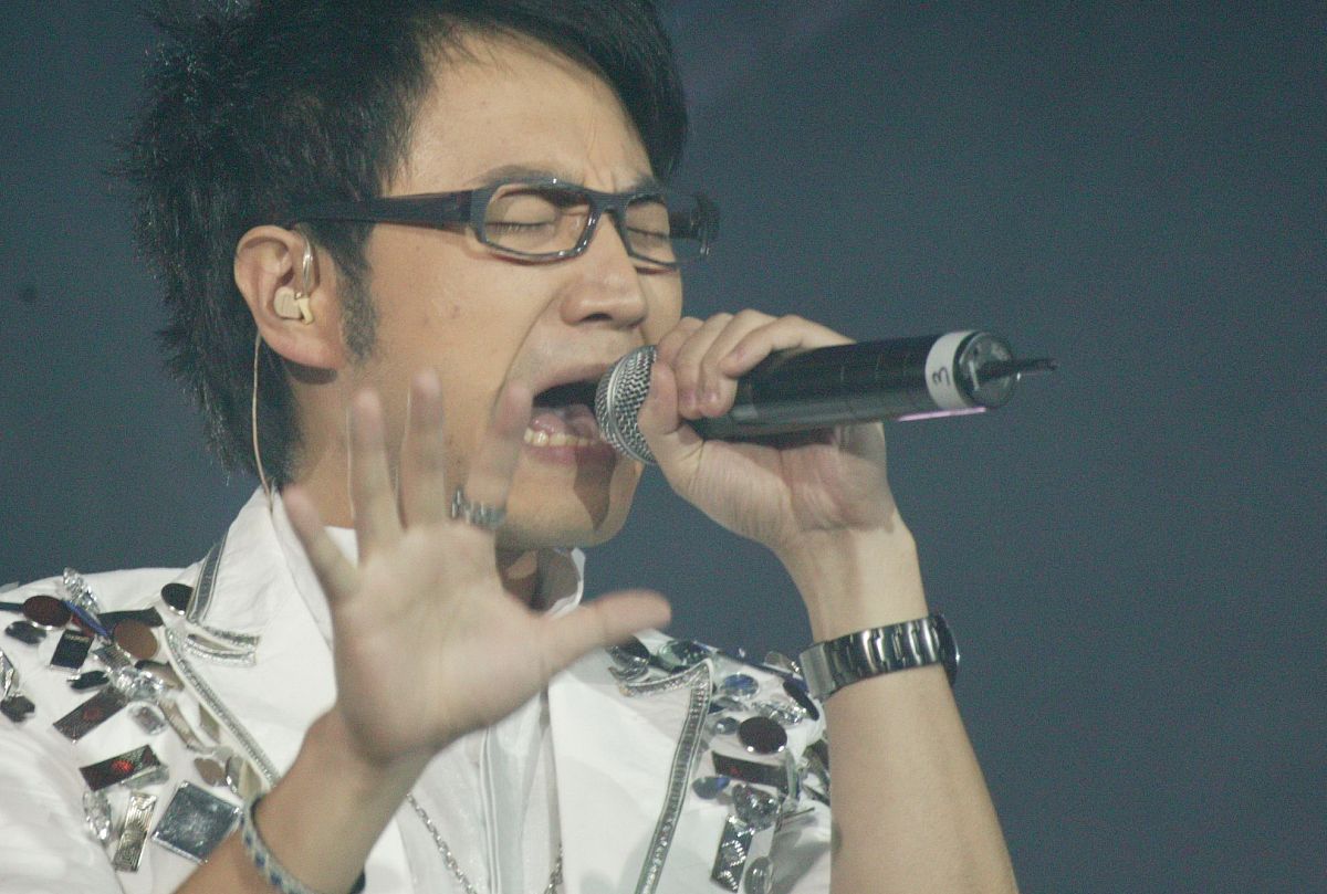 2007年 10月 20日 , 南京 , 快乐 男生 全国 巡回 演唱 南京站 . 王铮