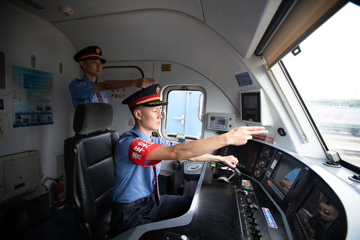 调车机车司机职责：安全运行和高效调度