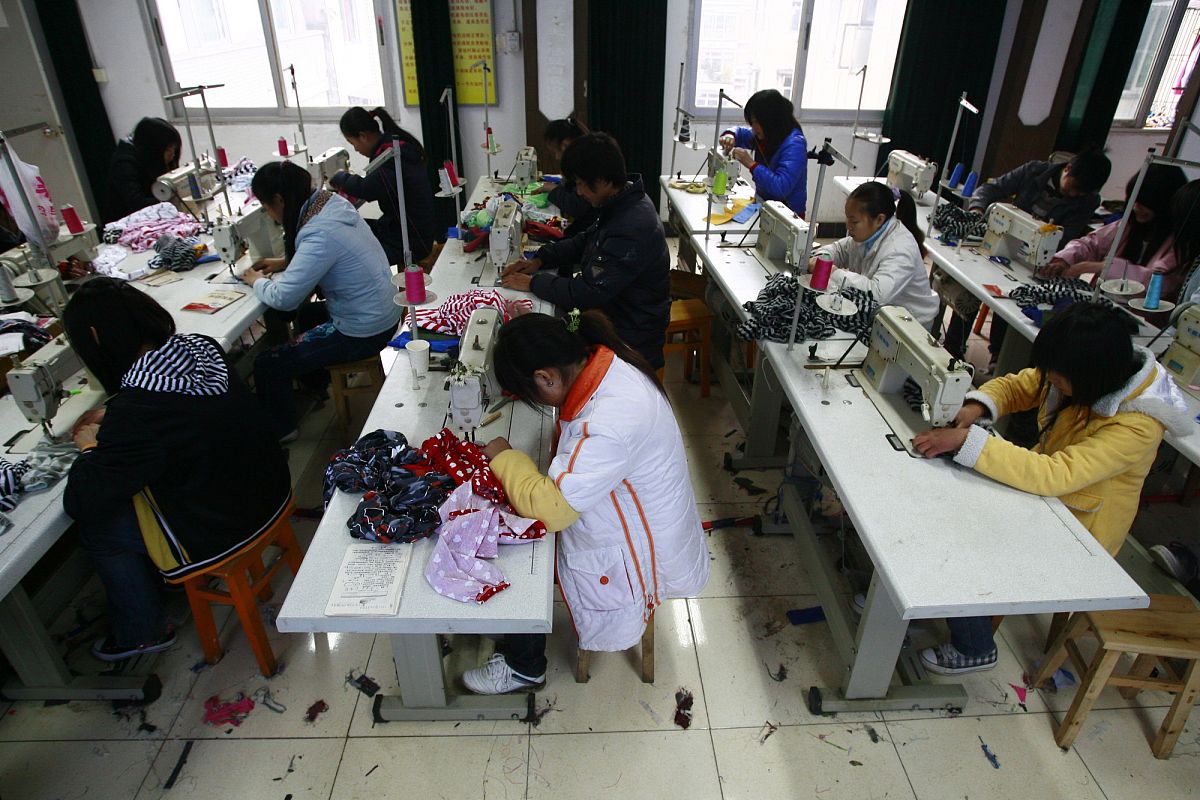 荣县技工学校服装制作与生产管理专业介绍