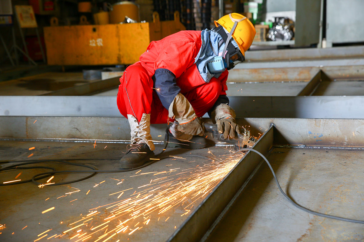 请对62 案例二：A道路桥梁湿度变化引起的裂缝的效果评估进行写作 保证其内容合理性不要乱写：