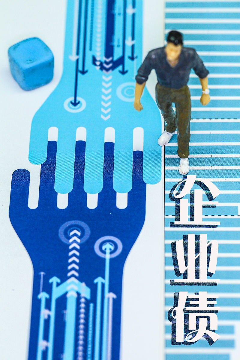 对于中国人而言承担风险只是一个小小的提示。相比于那些回避不确定性的人那些愿意承担更大风险和面对不确定性的人更容易成为企业家。扩写上面那段话