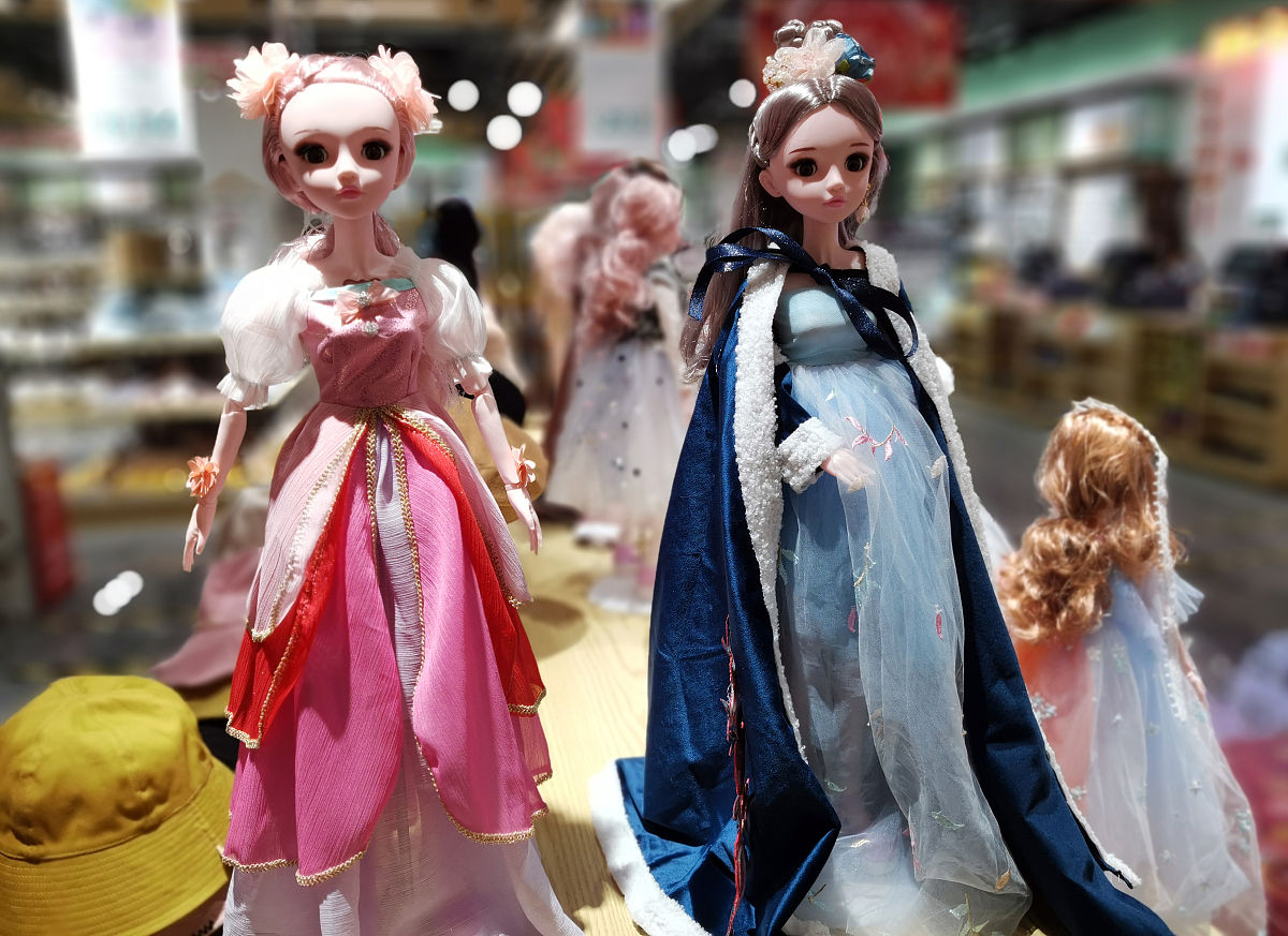 推荐迪士尼玩具娃娃玲娜贝儿的200字直播文案