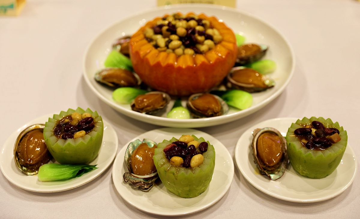 赞美美食的诗句：形容食物美味的经典句子