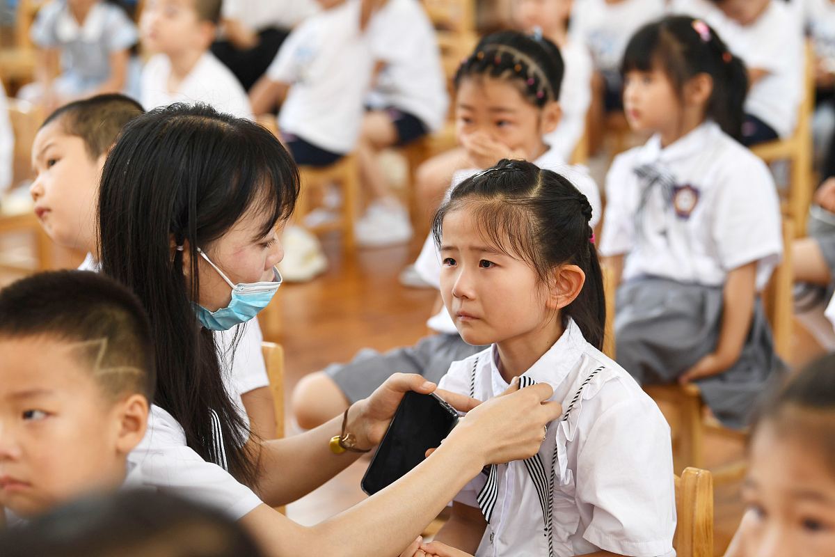 如何回复『开心好累装不下去了』？