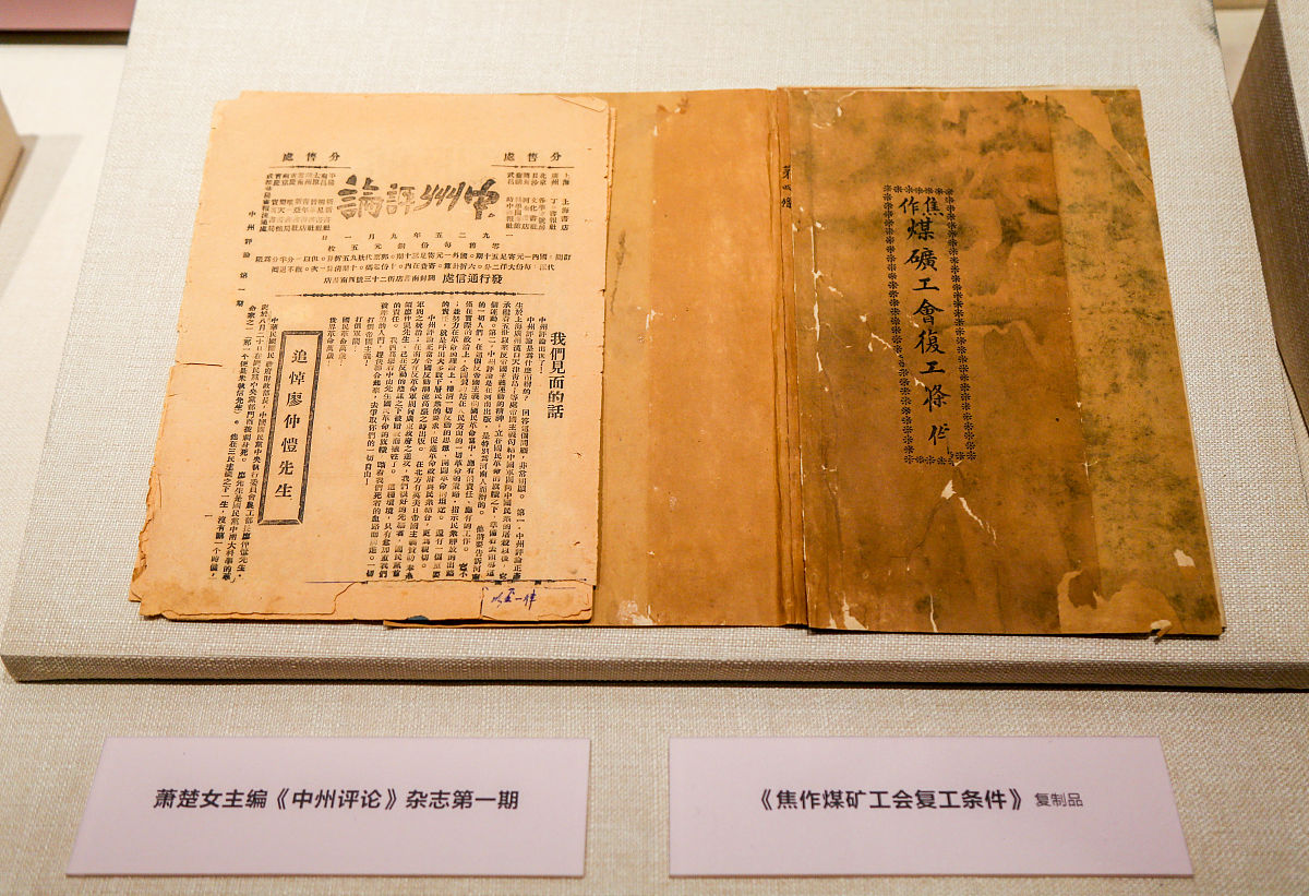 翻译以下古文：力求实业用长其利乃议立工厂于鄂中。为天下倡顾语新劫乎众囿。见远黜于群嚣议梗而公莫胜。遂引疾归以宣统三年八月二十三日卒于里第享年若干岁。