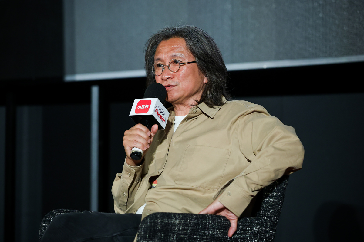 扮演一名电影剪辑博主写篇关于电影《我是谁》的解说搞