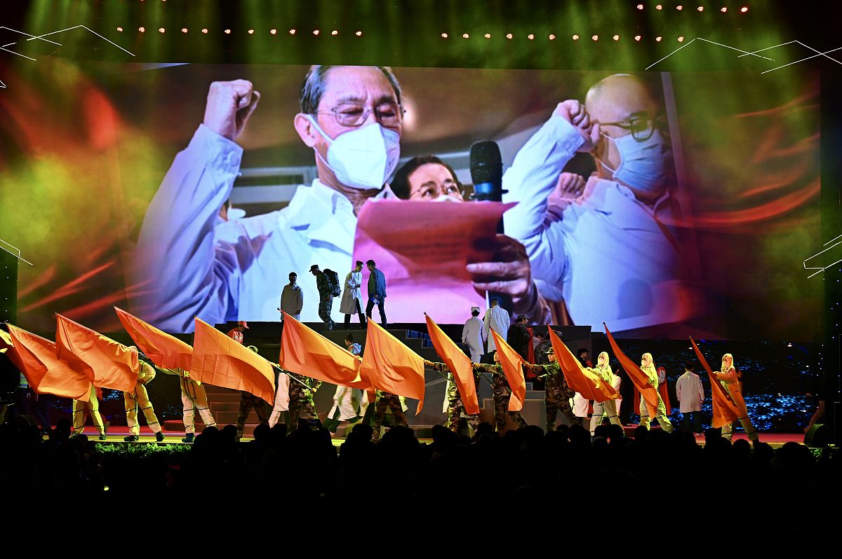 郭沫若诗歌《晨安》的惠特曼式风格解析