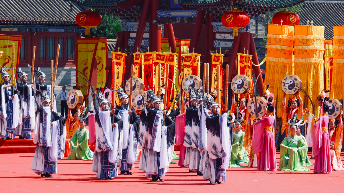 飘色巡游：中国传统宗教文化的祭祀仪式与娱乐结合