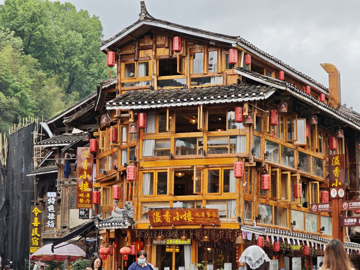 贵州西江千户苗寨2+1头等舱度假游 | 升级座椅、双景区观景房、深度纯玩