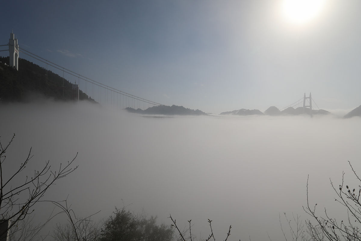 2019年3月25日,湖南省湘西土家族苗族自治州吉首市矮寨镇矮寨大桥周围