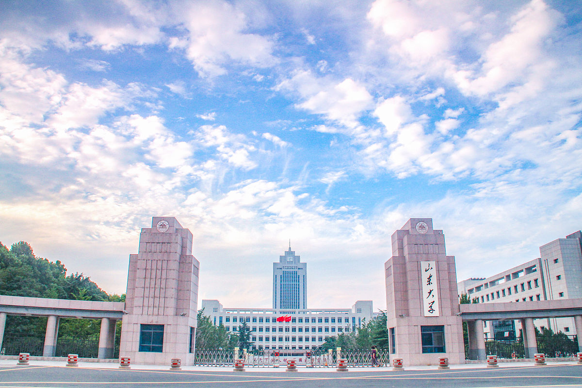 2012年8月13日,山东省济南市,山东大学中心校区风景.