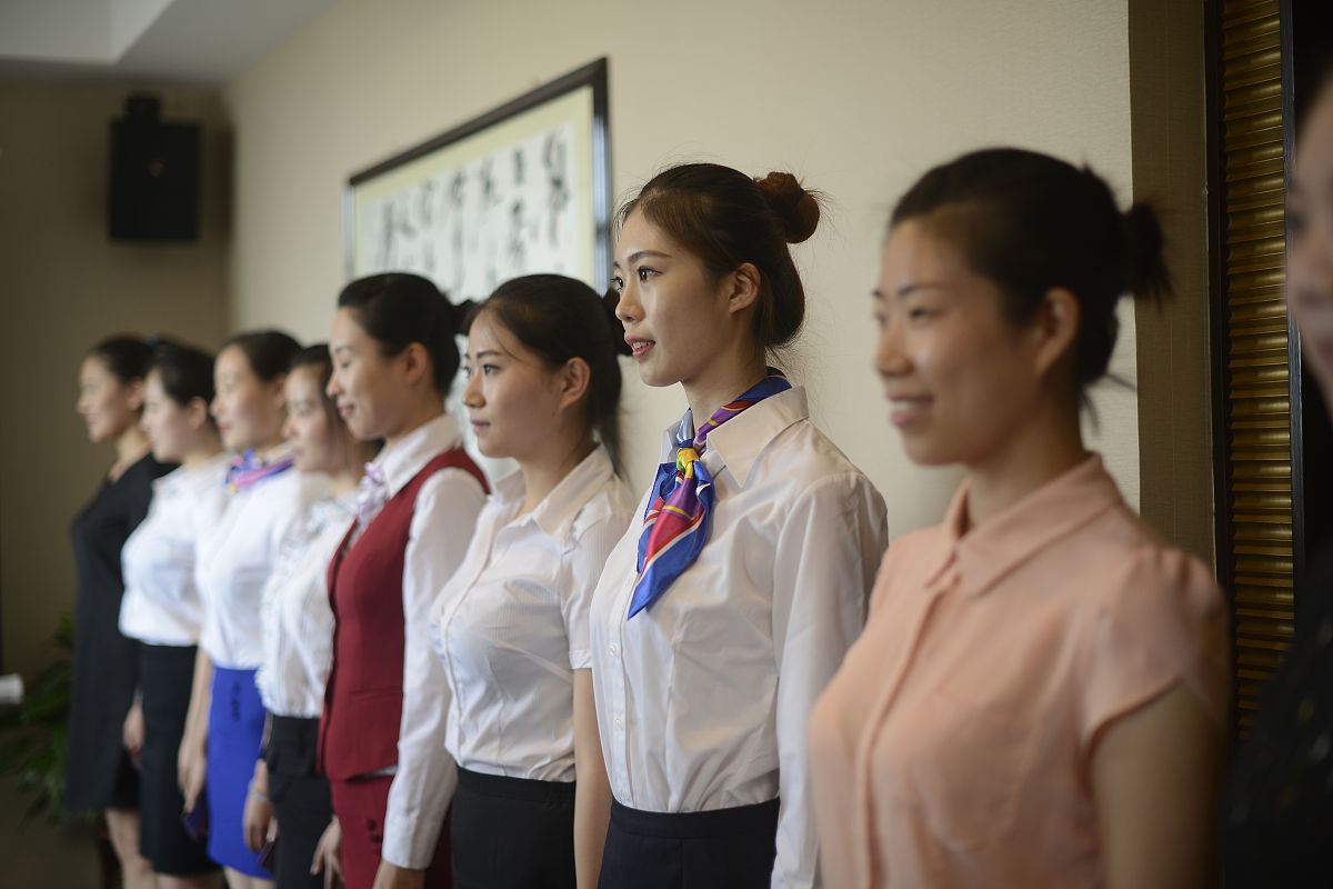 重庆女生中专专业推荐：热门专业解析及就业前景