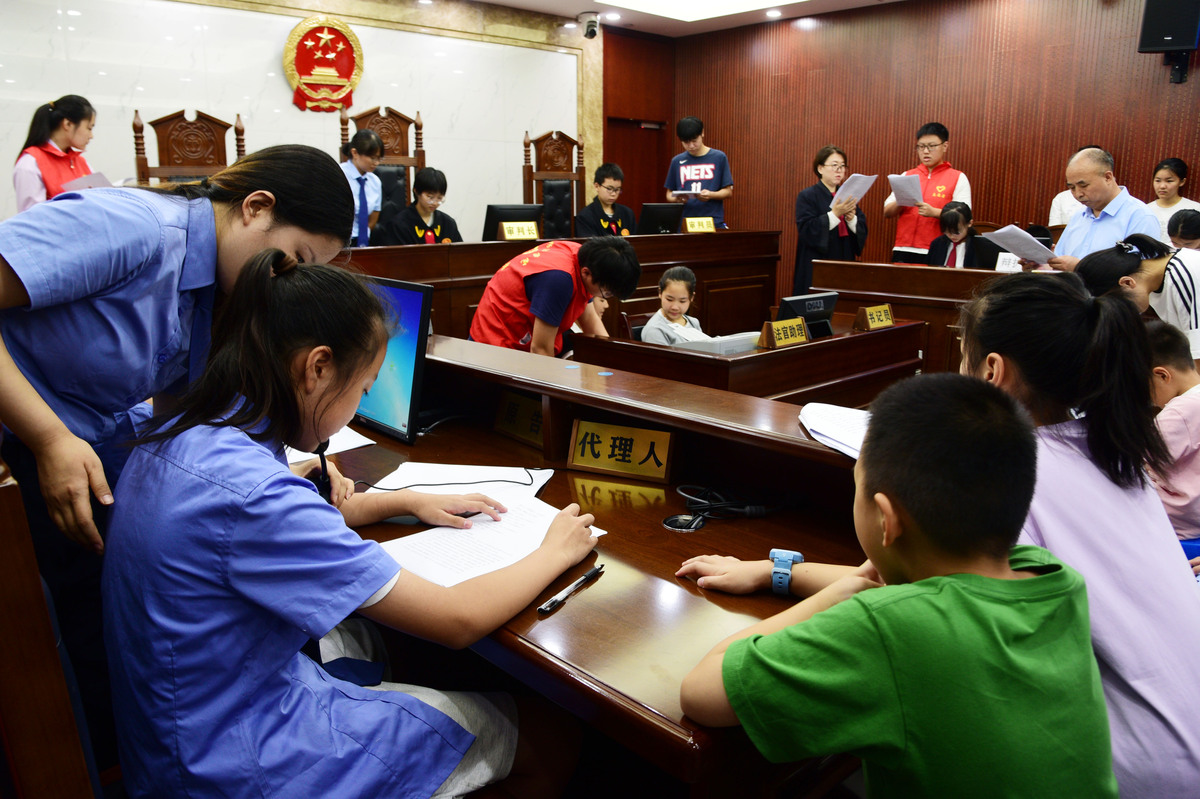 如果你成为被告又因经济困难没有委托律师人民法院可以指定承担法律援助的律师为你提供法律帮助。以这段文字为主题 写一篇文字