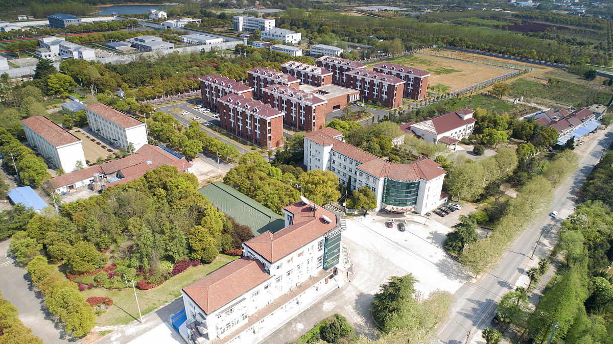 奉化区工贸旅游学校2023年新址：中心地带，发展前景广阔