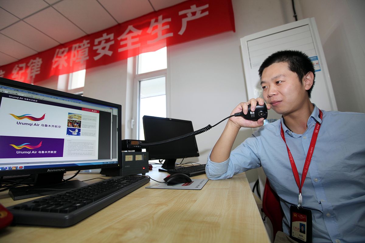 昆明航空职业学校说航空人员对突发事件的语言技巧