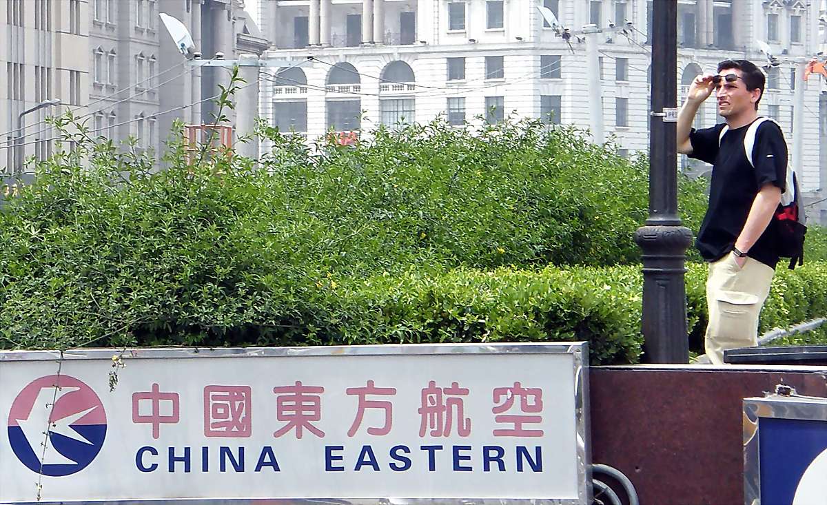 东方航空公司：中国领先航空公司，航线覆盖全球，服务卓越