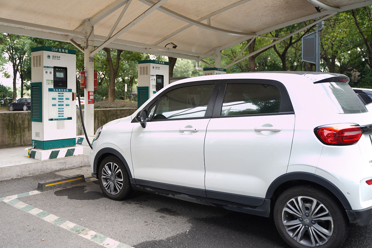 电动汽车租赁系统技术可行性分析：全面评估与挑战