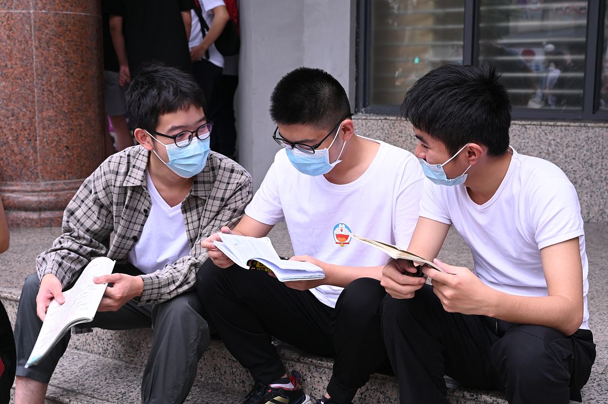 成都中专VS高中：2023年升学择校指南