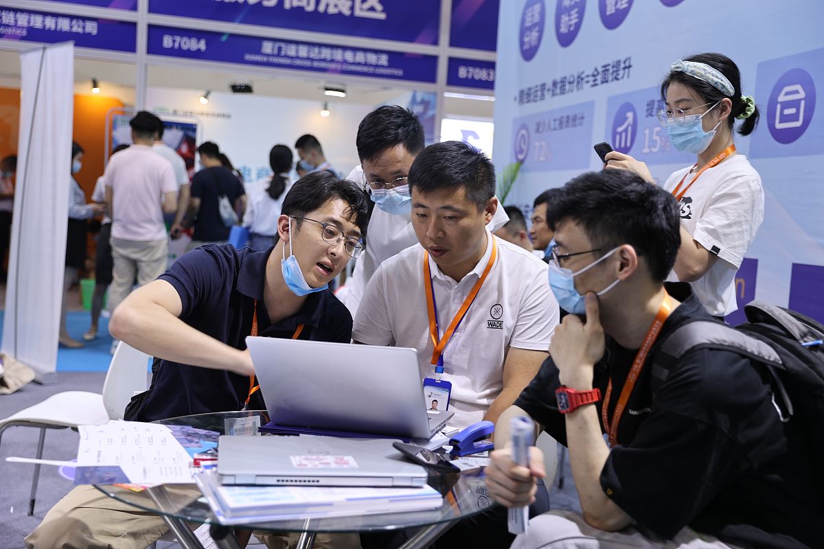 成都男生学电子商务好吗？2021年电子商务专业前景分析
