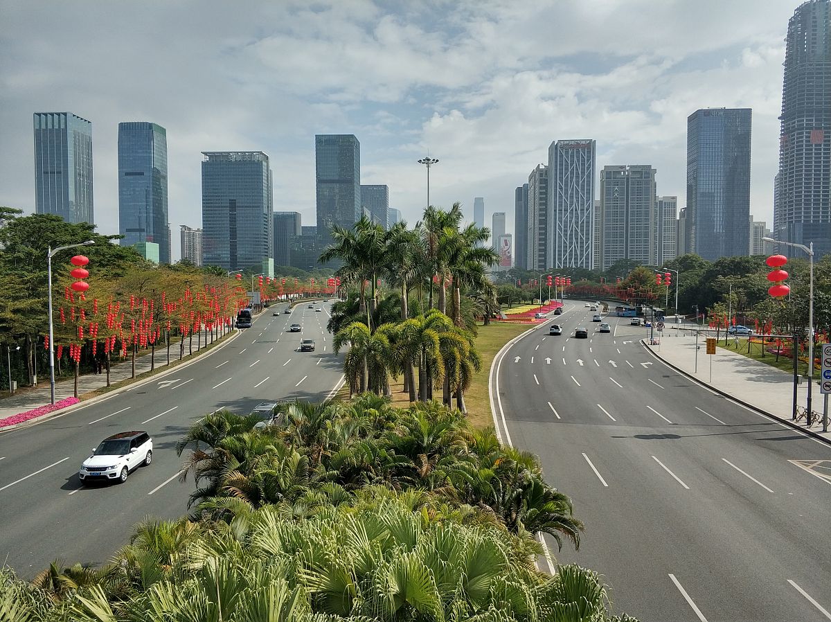 深圳一号风景大道：城市现代化的象征