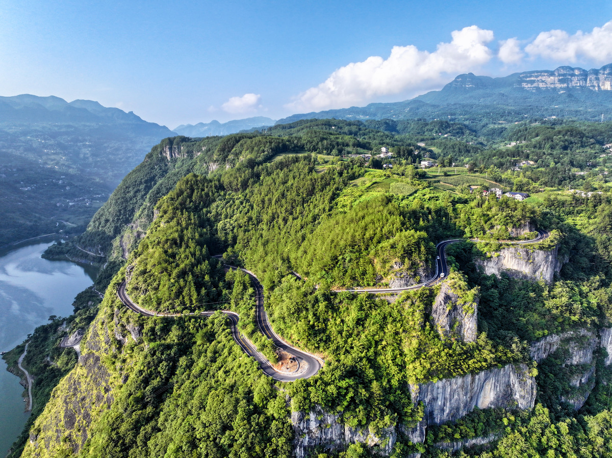 恩施市委书记调研龙洞河：生态保护与旅游开发并重