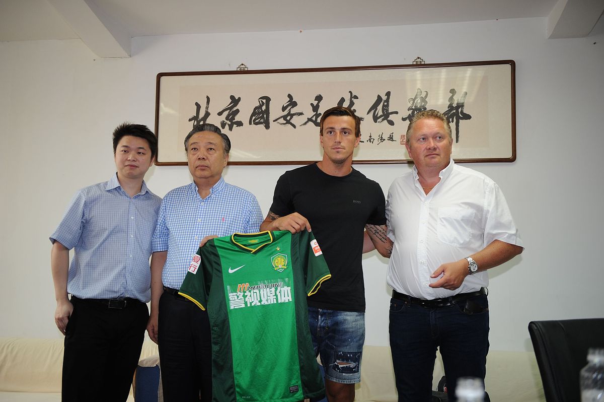 2014年7月29日,北京,2014中超,北京国安举行新援签约仪式.费祖拉乌