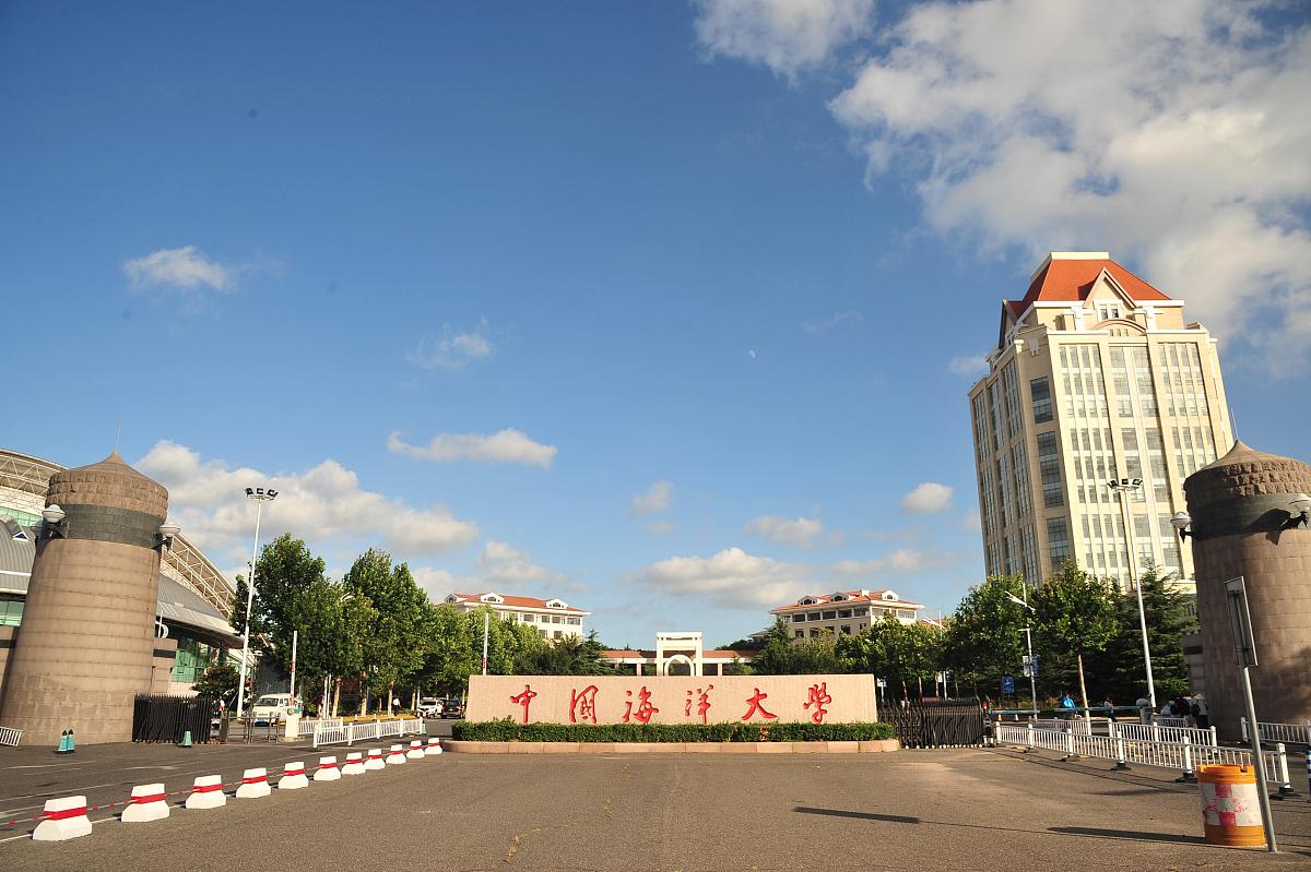 2018年8月20日,山东青岛,风雨过后迎蓝天,海洋大学美如画.图为海洋大