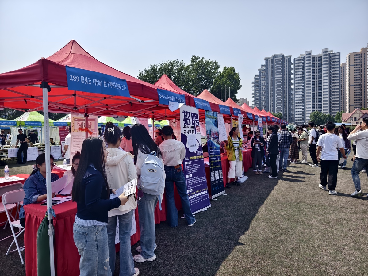 大学社团生活情景