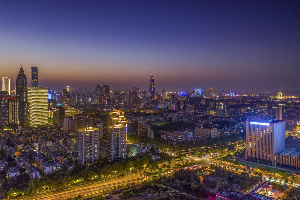 2019年9月22日,南京,航拍龙蟠路夜景.