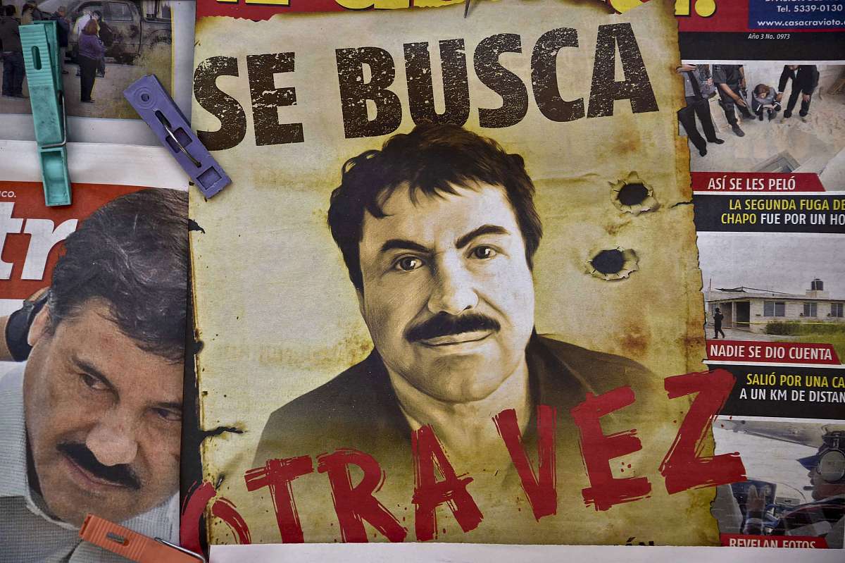 大毒枭古斯曼相关资料图.(files) a poster with the face of mexican