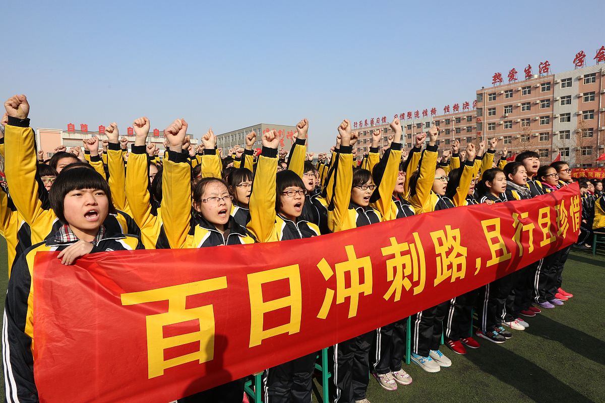 成都医护学校办学理念：以学生为本，注重实践和人文素养