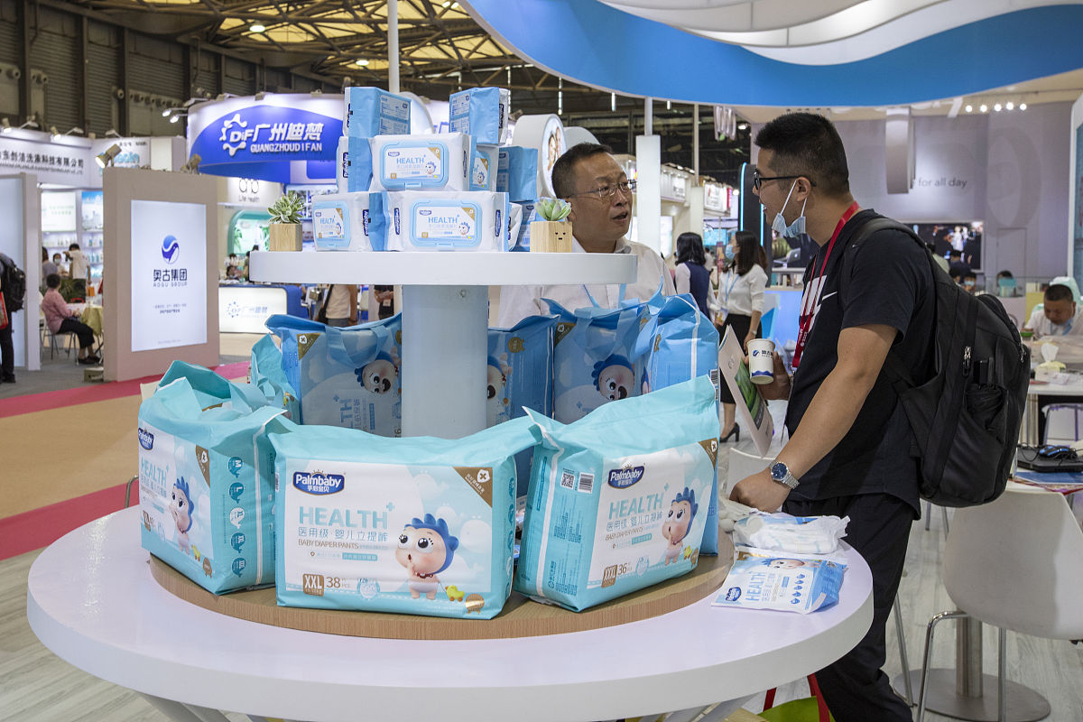 帮我夸一下做纸尿裤的陈总