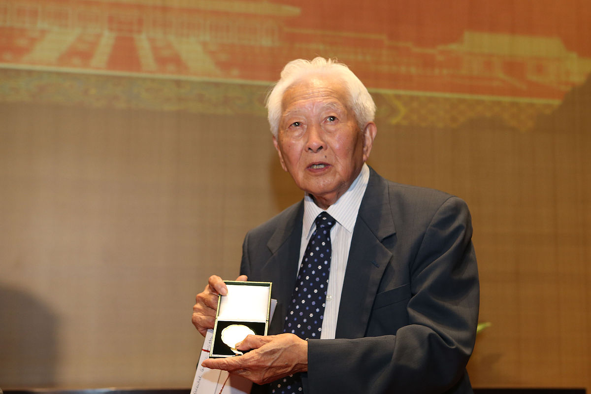 耿宝昌先生是闻名海内外的文物鉴定专家,长期从事古陶瓷及古代工艺品