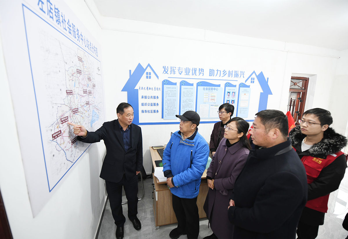 今年是海阳市委市政府确定的招商引资年。围绕发城镇项目建设处于快速发展期为保障项目正常运营吸引更多企业驻扎发城镇现成立营商护航工作站其中工作站包括员工之家工友调解室调解员工矛盾提供健身器材为企业员工休闲娱乐强身健体禁毒工作室可以为外来的企业员工普及禁毒知识法律咨询室为企业和职工提供法律咨询部门联动联合公安派出所执法中队应急办等多个部门为企业安全发展保驾护航介绍营商护航工作站的功能和好处为发城镇吸引外