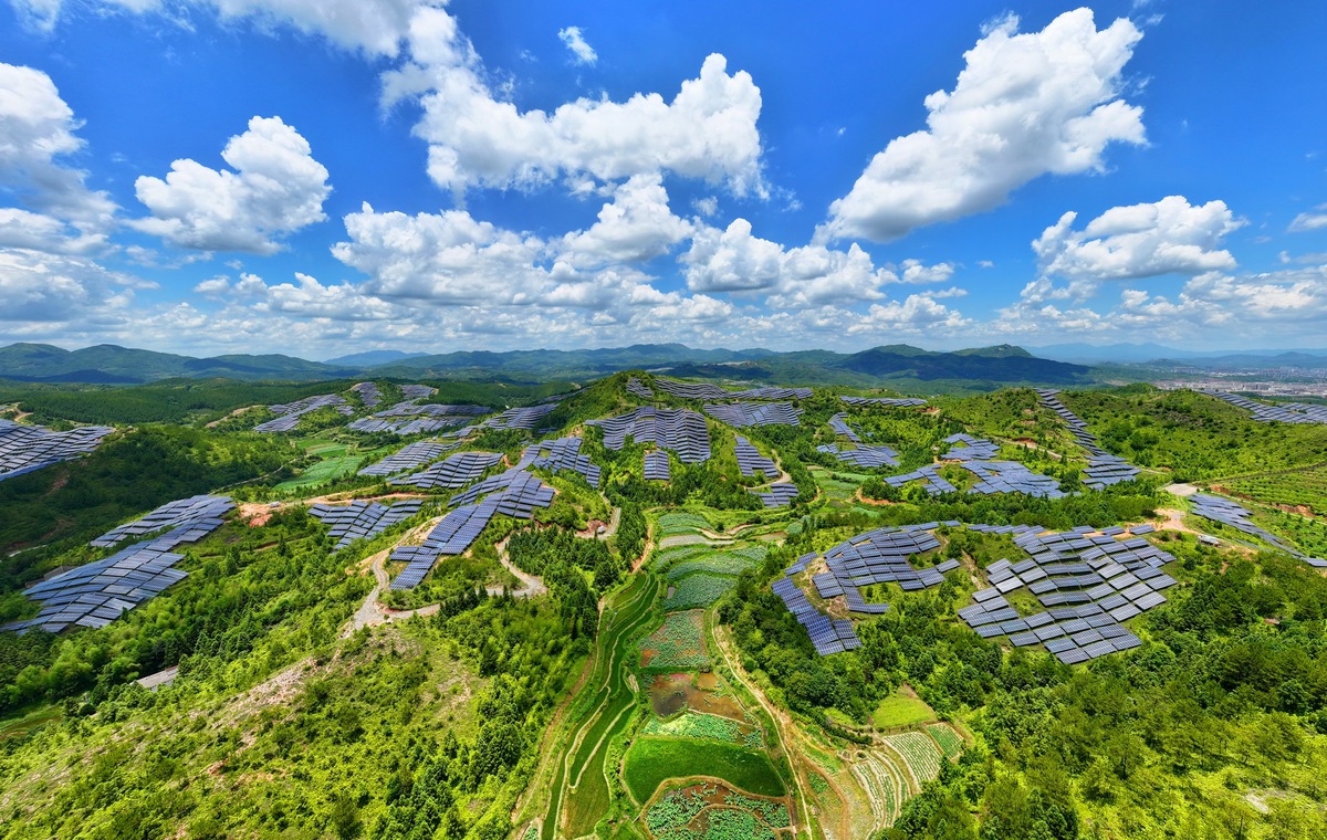 项目名称：留坝县特色农业园区基础设施建设项目建设规模和内容：在江口镇江西村建设留坝县特色农业园区重点实施3项目具体建设工程：1、构建预制菜加工设施条件新建1座预制菜智能生产车间配置自动化立体冷库 立方米配套低温初加工、生产预冷、冷链加工配送中心和中央厨房等相关设施。2、配套预制菜加工设备购置安装1套生产烹饪机器人、搬运机器人、分拣清洗机器人等智能后厨装备；配套1座共享实验室支持预制菜菜品研发并