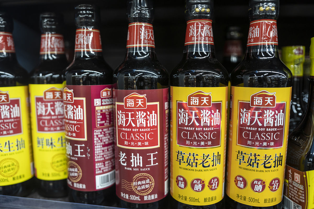 海天酱油的产品通过哪些渠道到达消费者？请思考整个供应和零售链。在过程里这些渠道是如何赚得利润的？它们对生意结果又有什么影响？这些渠道认为什么策略和战术是最有效帮助销售的？要促进销售过往的经验告诉我们有什么致胜因素和关键做法？