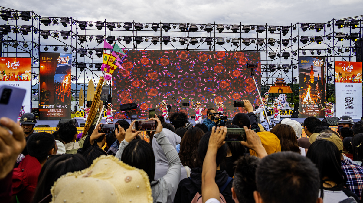 学习白族历史文化非常有趣令人着迷这也是在当地开展工作的基础