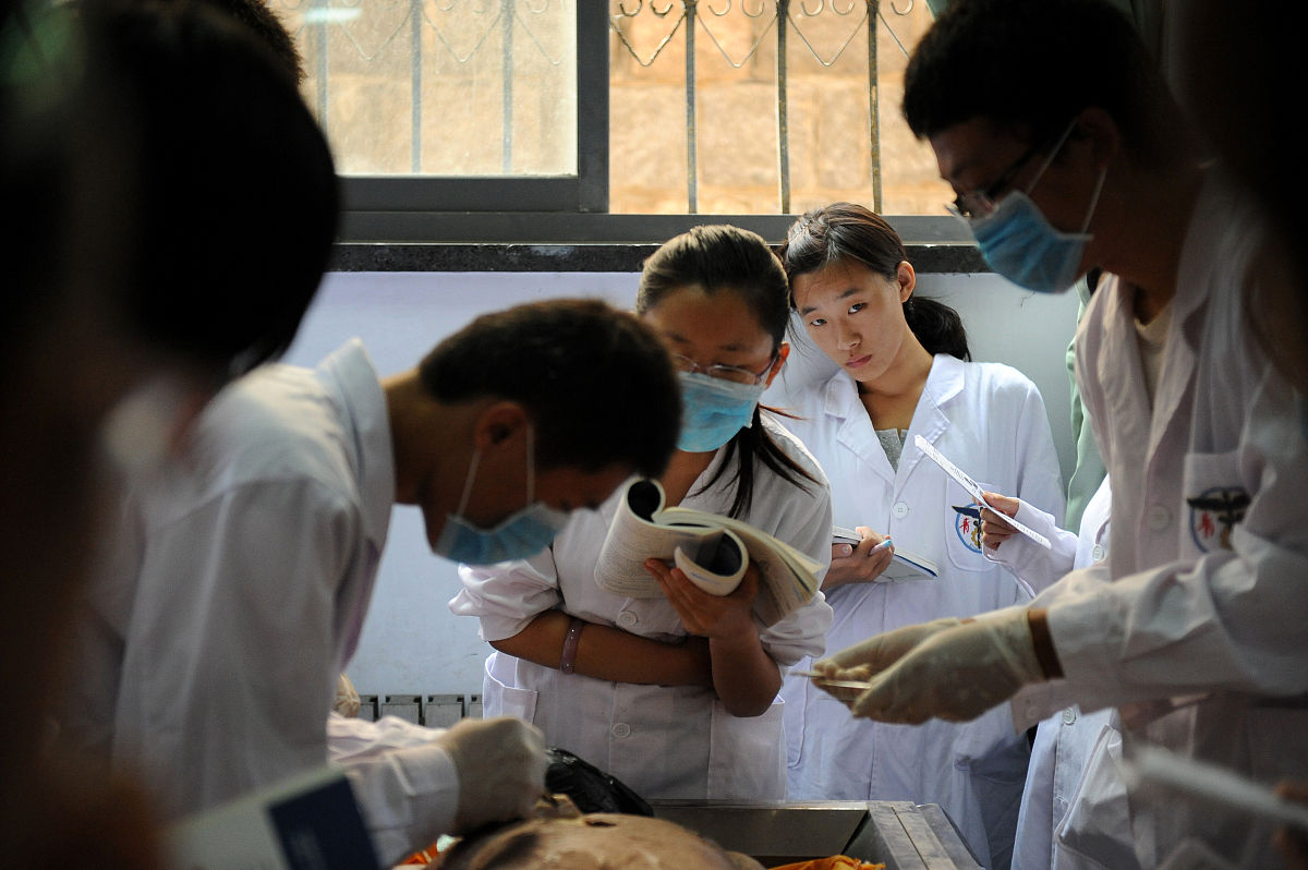 青岛卫生学校2019年招生简章：医学人才培养摇篮