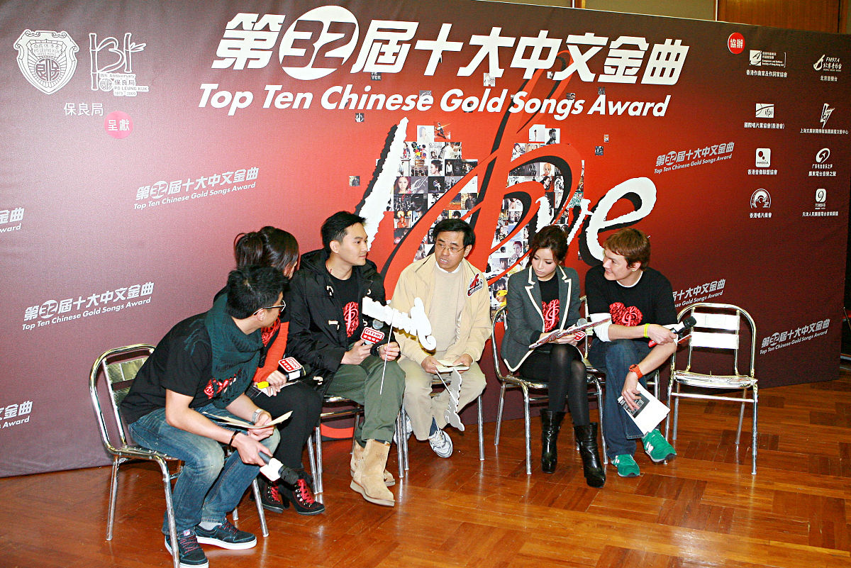 重庆第三十二中学招生电话：023-88888888 - 报名咨询